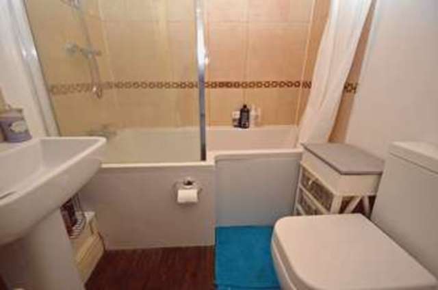  Image of 1 bedroom Flat for sale in Hill Road Clevedon BS21 at Hill Road  Clevedon, BS21 7NE