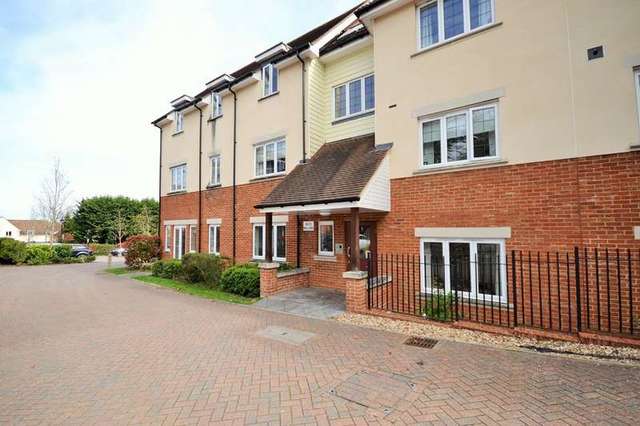  Image of 2 bedroom Flat to rent in Hill View Dorking RH4 at Dorking Dorking, RH4 1SY