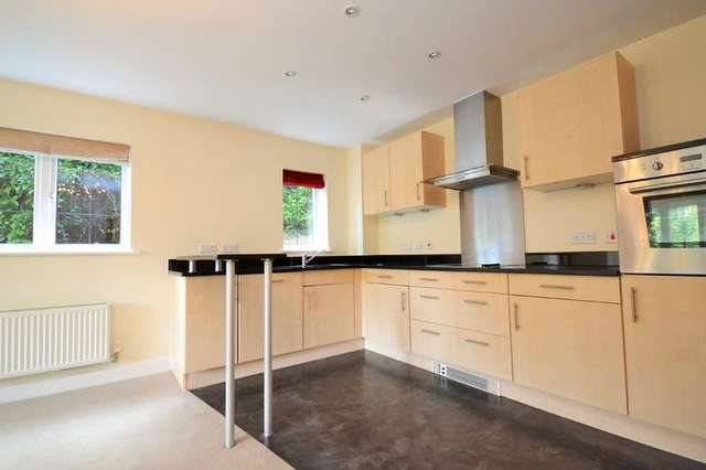  Image of 2 bedroom Flat to rent in Hill View Dorking RH4 at Dorking Dorking, RH4 1SY