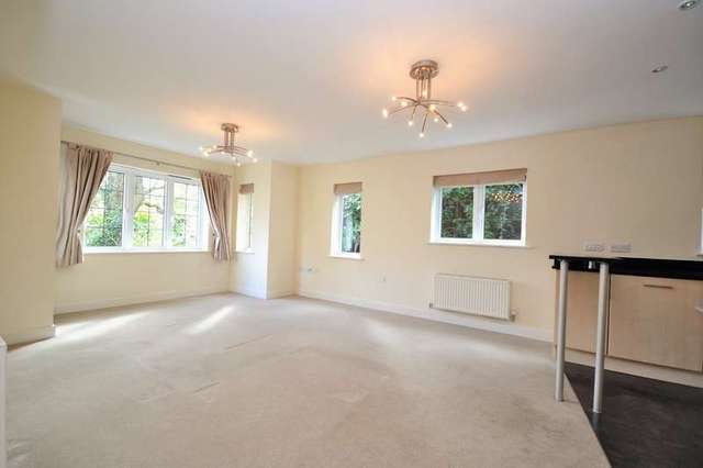  Image of 2 bedroom Flat to rent in Hill View Dorking RH4 at Dorking Dorking, RH4 1SY