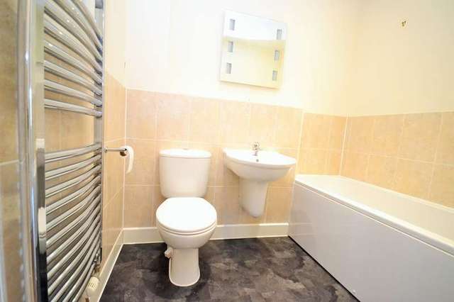  Image of 2 bedroom Flat to rent in Hill View Dorking RH4 at Dorking Dorking, RH4 1SY