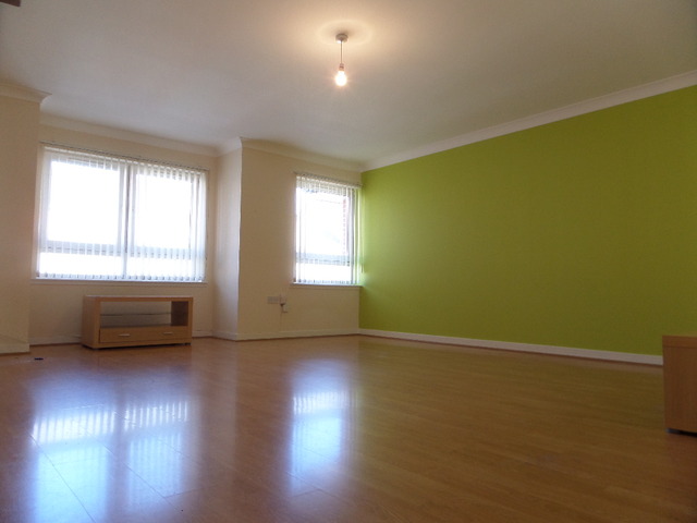  Image of 2 bedroom Flat to rent in Hillfoot Street Dennistoun Glasgow G31 at Dennistoun Glasgow Glasgow, G31 2NB