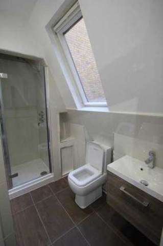  Image of 1 bedroom Flat to rent in High Holborn London WC1V at London WC1V 6RD Holborn, WC1V 6RD