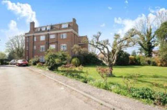  Image of 3 bedroom Flat for sale in High Street Chislehurst BR7 at High Street Chislehurst Chislehurst, BR7 5AJ