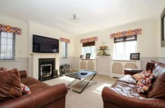  Image of 3 bedroom Flat for sale in High Street Chislehurst BR7 at High Street Chislehurst Chislehurst, BR7 5AJ