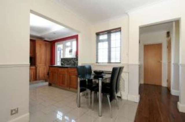  Image of 3 bedroom Flat for sale in High Street Chislehurst BR7 at High Street Chislehurst Chislehurst, BR7 5AJ