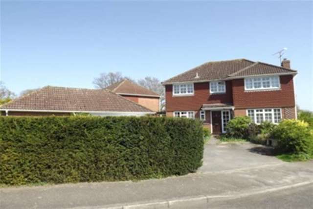  Image of 4 bedroom Detached house to rent in Holt Way Hook RG27 at Hook, RG27 9LG