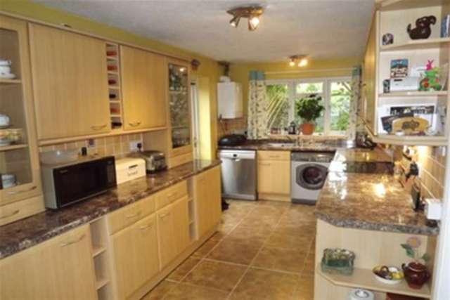  Image of 4 bedroom Detached house to rent in Holt Way Hook RG27 at Hook, RG27 9LG