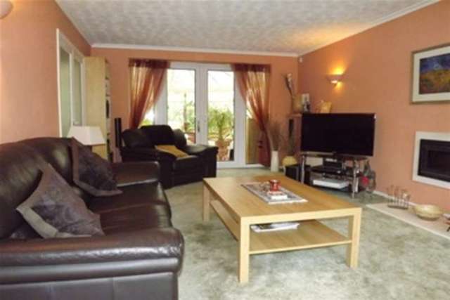  Image of 4 bedroom Detached house to rent in Holt Way Hook RG27 at Hook, RG27 9LG
