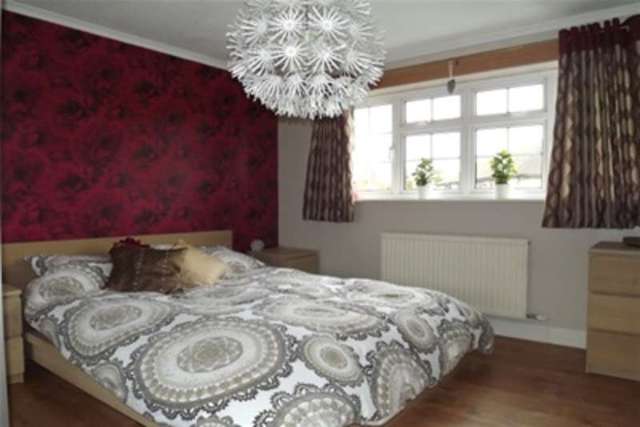  Image of 4 bedroom Detached house to rent in Holt Way Hook RG27 at Hook, RG27 9LG