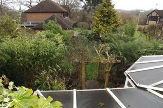  Image of 4 bedroom Detached house to rent in Holt Way Hook RG27 at Hook, RG27 9LG