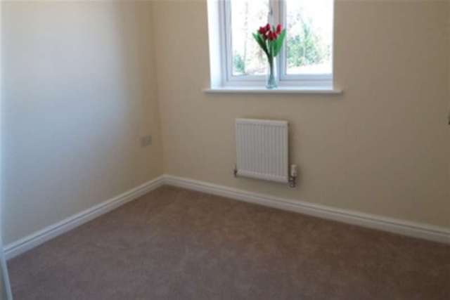  Image of 3 bedroom Semi-Detached house to rent in Garstons Way Holybourne Alton GU34 at Alton, GU34 4BQ
