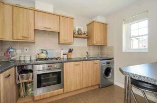  Image of 2 bedroom End of Terrace for sale in Felders Mede Hook RG27 at Hook Hampshire Hook, RG27 9TX