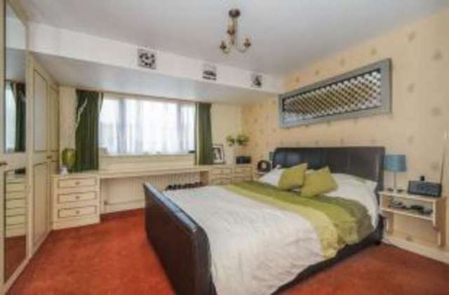  Image of 4 bedroom Detached house for sale in Chalky Copse Hook RG27 at Hook Hampshire Hook, RG27 9PX