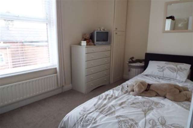  Image of 2 bedroom Terraced house to rent in Hope Street Ossett WF5 at Ossett, WF5 0LP