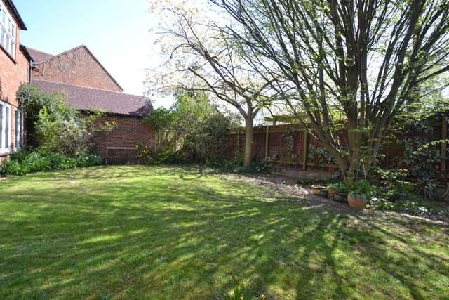  Image of 4 bedroom Detached house for sale in Oxford Road Benson Wallingford OX10 at Horseshoes Lane Benson Wallingford, OX10 6LX