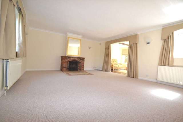  Image of 4 bedroom Detached house for sale in Oxford Road Benson Wallingford OX10 at Horseshoes Lane Benson Wallingford, OX10 6LX