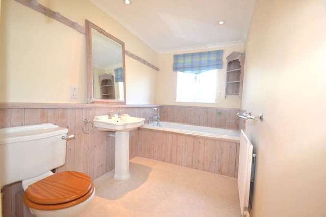  Image of 4 bedroom Detached house for sale in Oxford Road Benson Wallingford OX10 at Horseshoes Lane Benson Wallingford, OX10 6LX