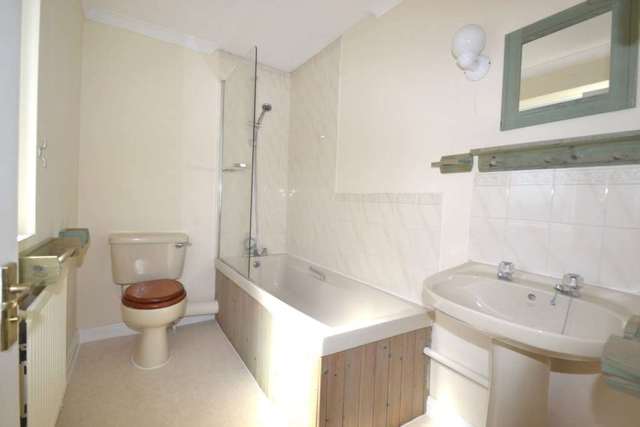  Image of 4 bedroom Detached house for sale in Oxford Road Benson Wallingford OX10 at Horseshoes Lane Benson Wallingford, OX10 6LX