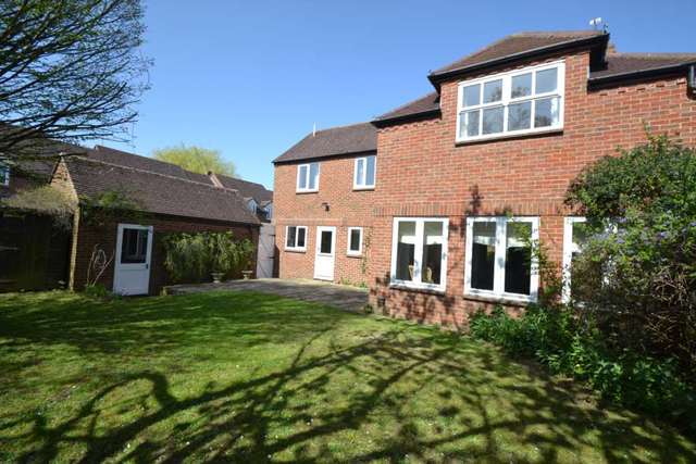  Image of 4 bedroom Detached house for sale in Oxford Road Benson Wallingford OX10 at Horseshoes Lane Benson Wallingford, OX10 6LX