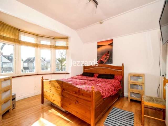  Image of 2 bedroom Semi-Detached house for sale in Hounslow Road Hanworth Feltham TW13 at Hanworth, TW13 5JE