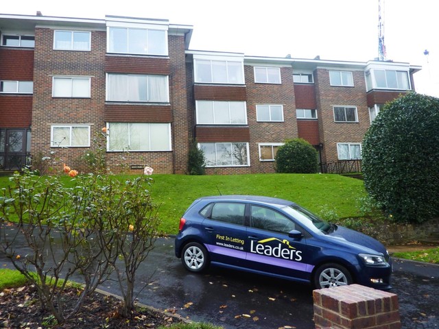  Image of 2 bedroom Flat to rent in Goldstone Crescent Hove BN3 at Goldstone Crescent  Hove, BN3 6LX