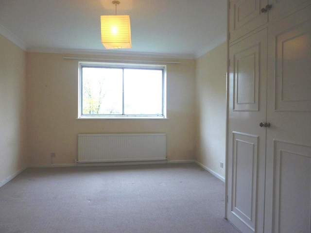  Image of 2 bedroom Flat to rent in Goldstone Crescent Hove BN3 at Goldstone Crescent  Hove, BN3 6LX