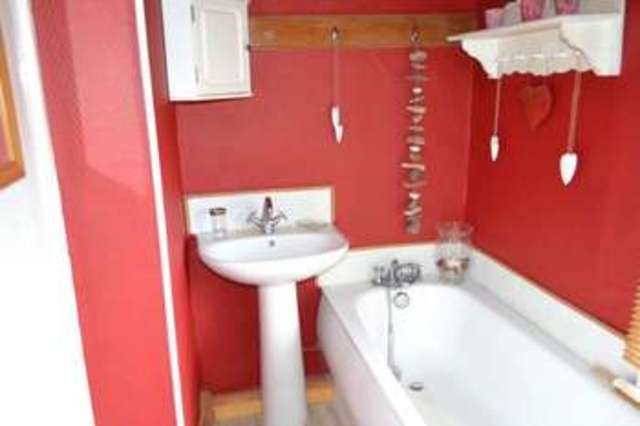  Image of 3 bedroom Cottage for sale in Humber Terrace Barton-upon-Humber DN18 at Humber Terrace  Barton-Upon-Humber, DN18 5BE