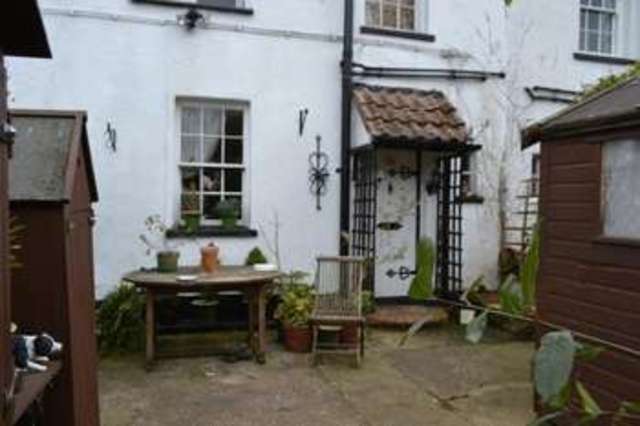  Image of 3 bedroom Cottage for sale in Humber Terrace Barton-upon-Humber DN18 at Humber Terrace  Barton-Upon-Humber, DN18 5BE