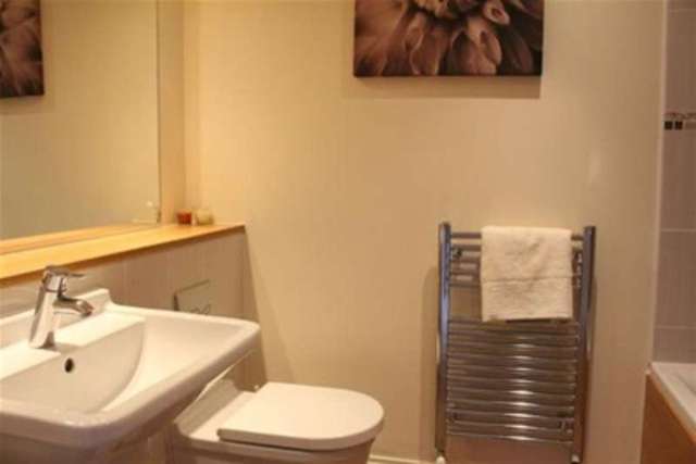  Image of 4 bedroom Property to rent in Iona Crescent Widnes WA8 at Widnes, WA8 5AD