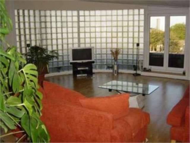  Image of 2 bedroom Apartment to rent in Jedburgh Road London E13 at Jedburgh Road  London, E13 9LX