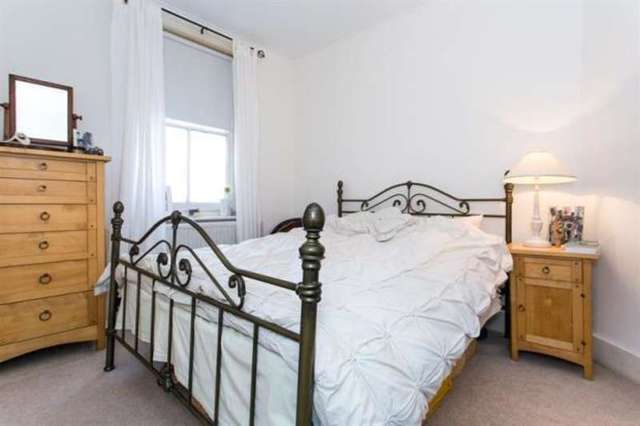  Image of 1 bedroom Flat for sale in Queen's Club Gardens London W14 at Queens Club Gardens London Kensington & Chelsea, W14 9SH