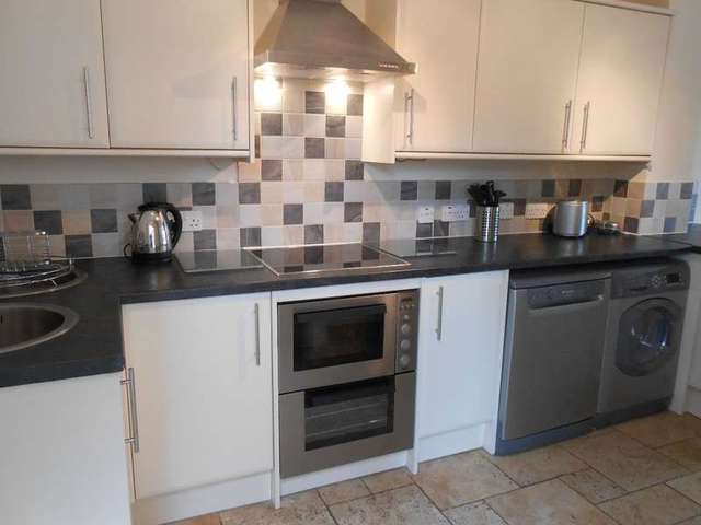 Image of 3 bedroom Flat to rent in Kemble Drive Cirencester GL7 at Cirencester, GL7 1WZ