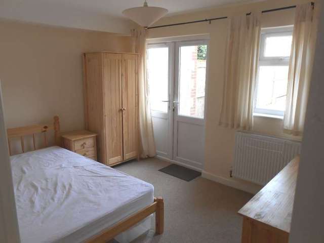  Image of 3 bedroom Flat to rent in Kemble Drive Cirencester GL7 at Cirencester, GL7 1WZ