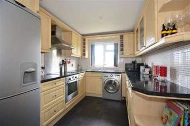  Image of 3 bedroom Semi-Detached house for sale in Kemsley Close Greenhithe DA9 at Greenhithe Kent Greenhithe, DA9 9LS