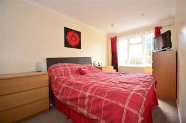  Image of 3 bedroom Semi-Detached house for sale in Kemsley Close Greenhithe DA9 at Greenhithe Kent Greenhithe, DA9 9LS