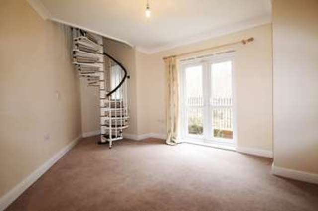  Image of 1 bedroom Flat to rent in Kestrel Road Chatham ME5 at Kestrel Road  Chatham, ME5 8TZ