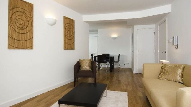  Image of 1 bedroom Flat to rent in Kew Bridge Court London W4 at Kew Bridge Court Array Gunnersbury, W4 3AZ