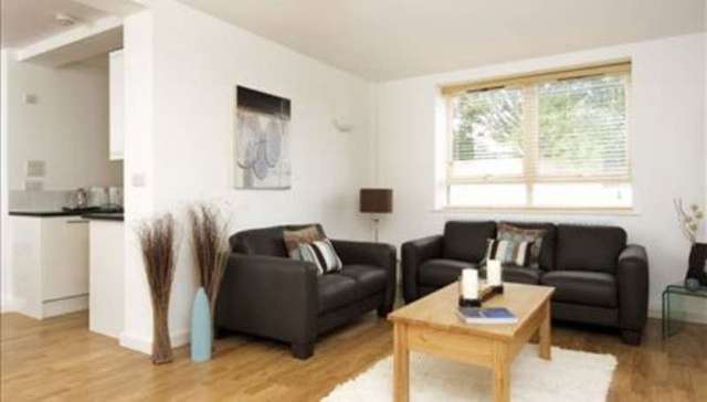  Image of 2 bedroom Flat to rent in Kew Bridge Court London W4 at Kew Bridge Court  Chiswick, W4 3AZ