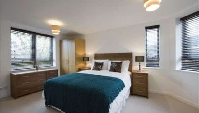  Image of 2 bedroom Flat to rent in Kew Bridge Court London W4 at Kew Bridge Court  Chiswick, W4 3AZ