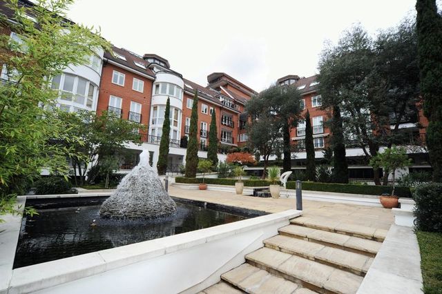  Image of 2 bedroom Flat for sale in Kidderpore Avenue London NW3 at Kidderpore Avenue Hampstead Swiss Cottage, NW3 7SJ