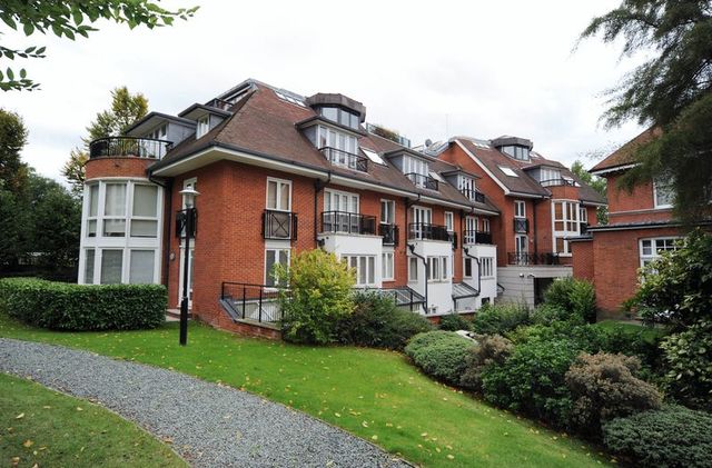  Image of 2 bedroom Flat for sale in Kidderpore Avenue London NW3 at Kidderpore Avenue Hampstead Swiss Cottage, NW3 7SJ
