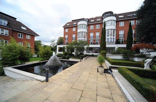  Image of 2 bedroom Flat for sale in Kidderpore Avenue London NW3 at Kidderpore Avenue Hampstead Swiss Cottage, NW3 7SJ