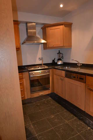  Image of 2 bedroom Flat to rent in Kingsley Mews London E1W at Wapping, E1W 3HZ