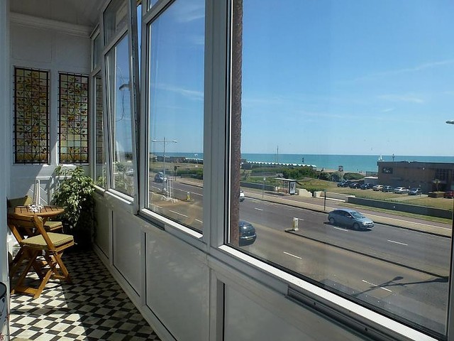  Image of 2 bedroom Flat to rent in Kingsway Hove BN3 at Hove, BN3 4FD