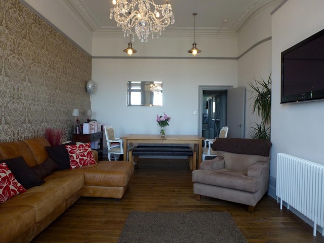 Image of 2 bedroom Flat to rent in Kingsway Hove BN3 at Hove, BN3 4FD