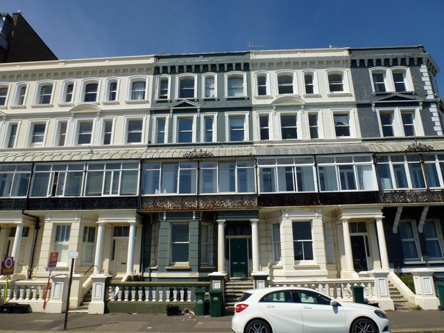  Image of 2 bedroom Flat to rent in Kingsway Hove BN3 at Hove, BN3 4FD