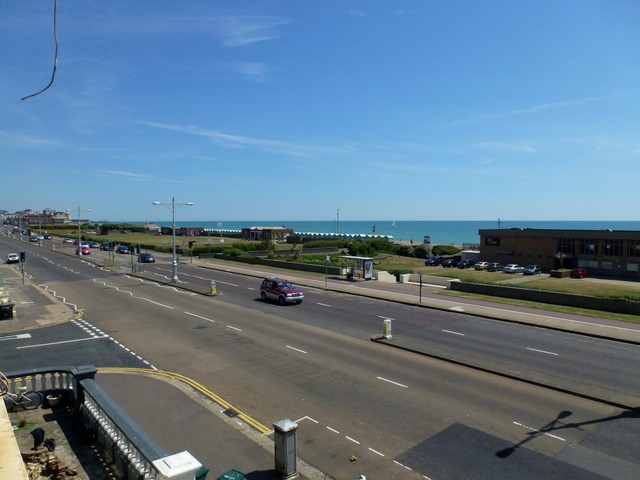  Image of 2 bedroom Flat to rent in Kingsway Hove BN3 at Hove, BN3 4FD