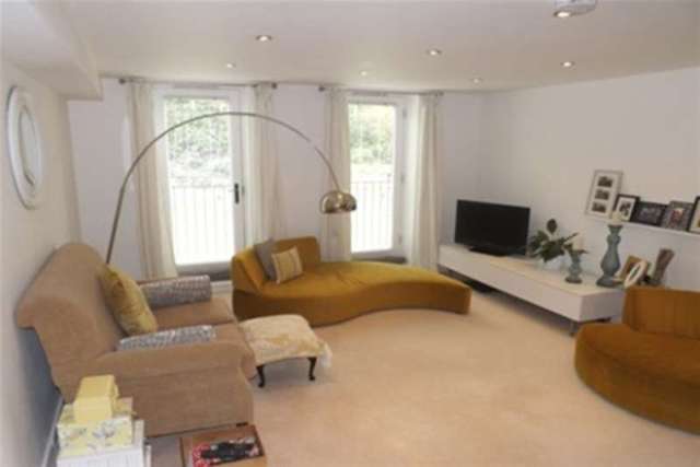 Image of 2 bedroom Flat to rent in Kingswood Sheffield S6 at Sheffield, S6 1RF