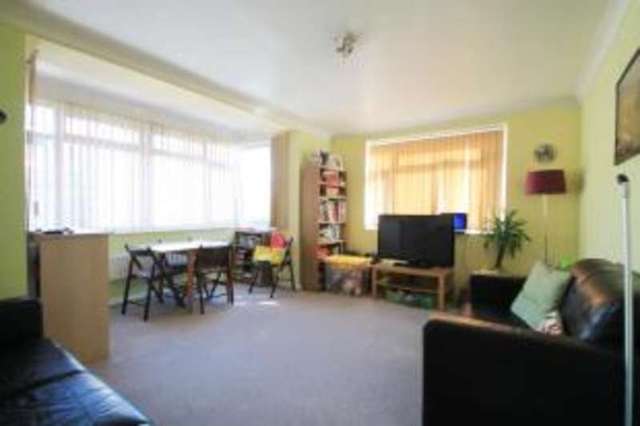  Image of 2 bedroom Flat for sale in Palmeira Avenue Hove BN3 at 50 Palmeira Avenue Hove Hove, BN3 3GF
